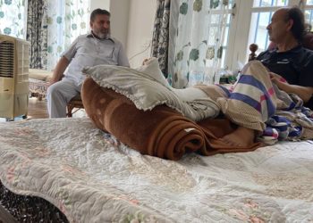سید الطاف بخاری نے پارٹی کے میڈیا ایڈوائز کی عیادت کی