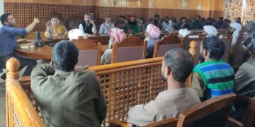 چیئرپرسن بی ڈی سی ، ڈی ڈی سی ممبر نے ضلع ترقیاتی کمشنر شوپیاں سے