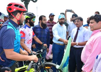 سیاحوں کی بڑھتی ہوئی تعداد کے پیش نظر انتظامیہ ہوم سٹے اقدام کے ذریعے کمروں کی دستیابی کر رہی ہے ۔ چیف سیکرٹری