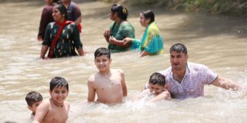 دوران شب ہلکی سے تیز بارشیں ہونے کے بعد کشمیرمیںموسم سہانا