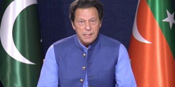 ابھی ٹینکوں کے آگے لیٹنے کی ضرورت نہیں/ عمران خان