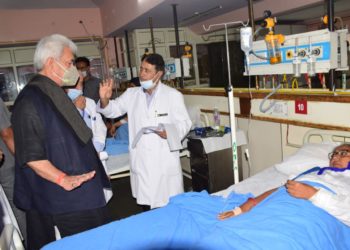 لیفٹیننٹ گورنر نے سکمز ہسپتال کا دورہ کیا