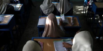 ثانوی تعلیم پر پابندی سے افغان لڑکیوںکامستقبل تاریک
