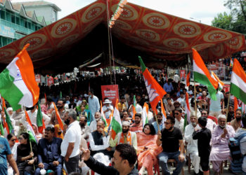 سری نگر کے تاریخی لال چوک میں پہلی باربھاجپاکی ترنگا ریلی ،300 بائیک سواروں کی شرکت