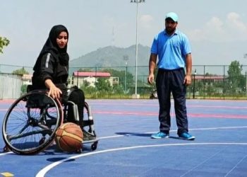 وادی کشمیرکی جسمانی طور پرمعذوربیٹی عشرت اختر، ملک کی تمام بیٹیوں کے لیے نصیحت، ان کی ہمت اور جذبے کو سلام پیش