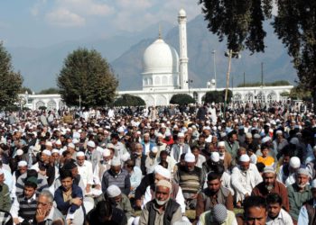 مسجدوں ،خانقاہوں اور زیارت گاہوں میں اجتماعات