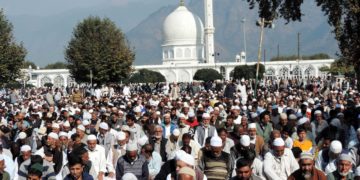 مسجدوں ،خانقاہوں اور زیارت گاہوں میں اجتماعات