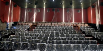 کشمیر میں بڑے اسکرین پرفلم دیکھنے کے شوقین لوگوںکا32سالہ انتظار ختم/وجے دھر