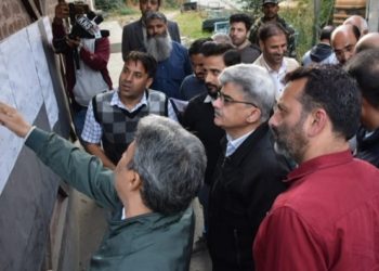 اَتل ڈولو اور زبیر احمد نے فیئر پرائس شاپ کا معائینہ کیا