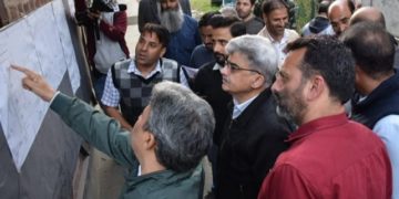 اَتل ڈولو اور زبیر احمد نے فیئر پرائس شاپ کا معائینہ کیا