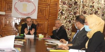 چیف جسٹس نے ڈسٹرکٹ کورٹ کمپلیکس کولگام ، نئی منصف کورٹ عمارت دمہال ہانجی پورہ میں جاری تعمیراتی کاموں کا لیا جائیزہ