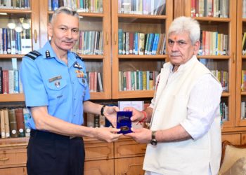 ائیر وائس مارشل پروین کیشو ووہرا کی لیفٹیننٹ گورنر سے ملاقات