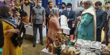 جموں و کشمیر کو عوامی خدمات کی فراہمی میں دوسروں کےلئے مثال قائم کرنی چاہیےلیفٹیننٹ گورنر