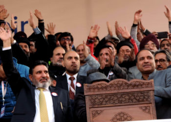 ہم نے صفر کارنامے کےساتھ 2 لاکھ نوجوانوں کو قبروں میں دفن کردیا/ الطاف بخاری