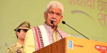لیفٹنٹ گورنر نے جموں میں امر اُجالا کے ’ میریٹوریئس اسٹوڈنٹس ایوارڈ‘ تقریب میں شرکت کی