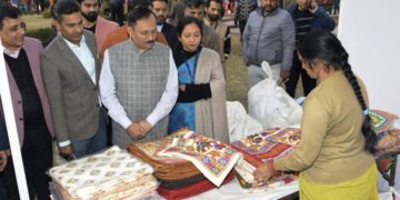 مشیر بٹھناگرجموں میں 10 روزہ نمائش ” گاندھی شلپ بازار “ کا کیا افتتاح