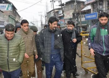 ڈی سی بڈگام نے ڈسٹرکٹ ہسپتال اور پرانے بس سٹینڈ بڈگام کا دورہ کیا