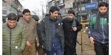 ڈی سی بڈگام نے ڈسٹرکٹ ہسپتال اور پرانے بس سٹینڈ بڈگام کا دورہ کیا