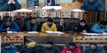 ڈی سی کپواڑہ نے ضلع میں ریونیو سے متعلق اَمور کا لیاجائزہ