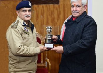 راج بھون سے تبدیل ہونےوالے افسروں کے اعزاز میں الوداعیہ دیا