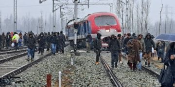 بڈگام سے بارہمولہ جا رہی ٹرین مازہامہ میں پٹری سے اتر گئی