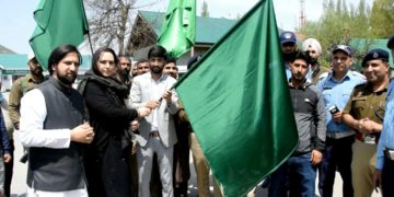 ٹیموں کو ڈی سی بارہمولہ نے ہری جھنڈی دِکھا کر کیاروانہ