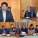 ڈی سی پلوامہ جل جیون مشن کے ہینڈ ہولڈنگ کم بیداری پروگرام کی صدارت کی