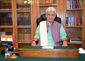 راجوری میں5جوانوں کی عظیم قربانی لیفٹنٹ گورنر کی شہداءکے لواحقین کیساتھ گہری تعزیت