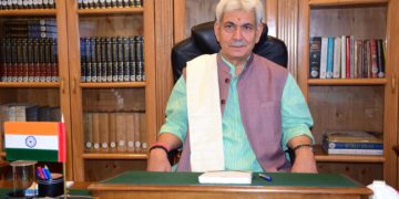 راجوری میں5جوانوں کی عظیم قربانی لیفٹنٹ گورنر کی شہداءکے لواحقین کیساتھ گہری تعزیت