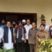 جموں وکشمیر میں ٹرانسپورٹ صنعت کو پٹری پر لانے کیلئے پالیسی لائی جائے/الطاف بخاری جموں/2مئی /اپنی پارٹی صدر سید محمد الطاف بخاری نے جموں وکشمیر میں ٹرانسپورٹ صنعت میں بہتری کے لئے ٹھوس پالیسی لانے کا مطالبہ کیا ہے۔ موصولہ پریس ریلیز کے مطابق پارٹی خواتین ونگ صوبائی صدر جموں پونیت کور کے زیر اہتمام منعقدہ ایک جوائننگ پروگرام سے خطاب کرتے ہوئے الطاف بخاری نے کہا”حکومت کو ٹرانسپورٹ صنعت کی ترقی کے لئے پالیسی متعارف کرنی چاہئے جوکہ اِس وقت مشکل دور سے گذر رہی ہے اور اِس صنعت سے جڑے لوگ متبادل روزگار اپنانے پر مجبور ہیں۔مختلف اقسام کے محصولات اور دیگر مالی بوجھ بشمول قرضہ جات نے ٹرانسپورٹروں پر اضافی بوجھ ڈال دیا ہے۔ حکومت کو چاہئے کہ ٹرانسپورٹ دوستانہ پالیسی مرتب کی جائے تاکہ ٹرانسپورٹروں کو راحت ملے“انہوں نے یقین دلایاکہ اپنی پارٹی ٹرانسپورٹروں کے ساتھ ہے اور ا±ن کے مسائل کو حل کرانے میں اپنا اہم رول ادا کرے گی۔حکومتی وانتظامی سطح پر ہرجگہ ا±ن کے مسائل کو ا±جاگر کیاجائے گا۔اس موقع پر درجنوں ٹرانسپورٹروں نے سید محمد الطاف بخاری کی موجودگی میں اپنی پارٹی میں شمولیت اختیار کی۔اِن میں جموں کشمیر موٹرٹرانسپورٹ ویلفیئر ایسو سی ایشن صدر مہندر سنگھ ، سرکردہ نیشنل کانفرنس لیڈر تیرتھ سنگھ قابل ِ ذکر ہیں۔ تیرتھ سنگھ کے ساتھ ا±ن کے حمایتوں نے بھی پارٹی کا دامن تھاما جن میں دویندر سنگھ، سندیپ سنگھ، گرچرن سنگھ، منوج کمار، روشن کمار، یش چوہدری، ستیم سنگھ بھی شامل ہیں۔ اِن کا خیر مقدم کرتے ہوئے الطاف بخاری نے ا±میدظاہر کی کہ پارٹی کو مضبوطی ملے گی۔ انہوں نے ٹرانسپورٹروں کے مطالبات ومسائل کو متعلقہ حکام کے ساتھ ا±ٹھاجلد سے جلد حل کرانے کا بھی یقین دلایا۔ انہوں نے حکومت پرزور دیاکہ ٹرانسپورٹروں کے حل طلب جائز مطالبات کو جلد سے جلد حل کیاجائے۔اس موقع پر سنیئر نائب صدر غلام حسن میر، صوبائی صدر جموں سردار منجیت سنگھ، اپنی پارٹی ٹریڈ یونین صدر اعجاز کاظمی، صوبائی صدر یوتھ ونگ جموں وپل بالی وغیرہ بھی موجود تھے۔
