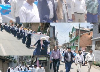 ضلع ترقیاتی کمشنر بانڈی پورہ نے سکولی بچوں کے ساتھ اِستفساری گفتگو کی