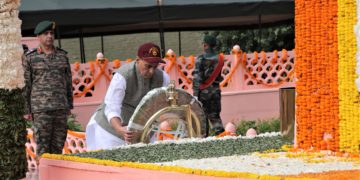 راج ناتھ سنگھ کا اپنی جانیں قربان کرنے والے فوجی جوانوں کو شاندار خراج عقیدت