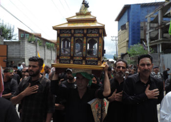 کشمیر میں یوم عاشورا کے موقع پر درجنوں ماتمی جلوس برآمد، ہزاروں لوگوں کی شرکت