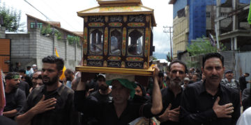 کشمیر میں یوم عاشورا کے موقع پر درجنوں ماتمی جلوس برآمد، ہزاروں لوگوں کی شرکت