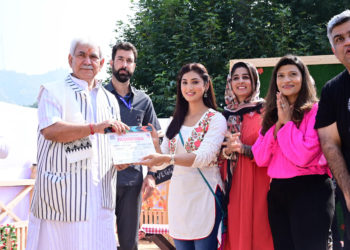 جموں و کشمیر ایک بار پھر فلم شوٹنگ کی پسندیدہ منزل بن رہا ہے:منوج سنہا