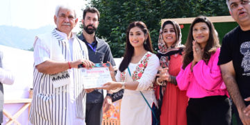 جموں و کشمیر ایک بار پھر فلم شوٹنگ کی پسندیدہ منزل بن رہا ہے:منوج سنہا