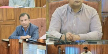 ڈی سی بانڈی پورہ نے ” سوچھتا ہی سیوا“ اور” میری مٹی ، میرا دیش ‘ مہم کا جائزہ لیا