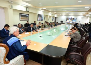 لیفٹیننٹ گورنر نے سول اور پولیس اِنتظامیہ کے سینئر اَفسران کے ساتھ میٹنگ کی صدارت کی