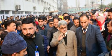 چیف سیکرٹری اَتل ڈولو کا سری نگر سیکرٹریٹ میں والہانہ اِستقبال