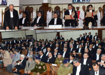 چیف جسٹس نے دو جج صاحبان کو ہائی کورٹ کے مستقل ججوں کے عہدے کا حلف دِلایا