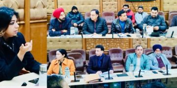کمشنر سیکرٹری سیاحت نے گولف کورسز ، ٹی ڈی اے کا جائیزہ لینے کیلئے میٹنگ طلب کی