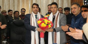 ضلع اِنتظامیہ سری نگر نے اعجاز اسد کے اعزاز میں الوداعیہ تقریب کا کیااِنعقاد