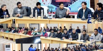 سیکرٹری ریونیو نے کشتواڑ میں اَنٹرپرینیور شپ کانفرنس اور عوامی دربار کی صدارت کی