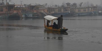 چلہ کلان کے سخت تیور کے بیچ سردی کی لہر نے وادی کو اپنی لپیٹ میں لیا