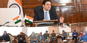 ضلع ترقیاتی کمشنر کولگام نے صحت شعبے کے مختلف کام کے منصوبوں کی صورتحال کا جائزہ لیا