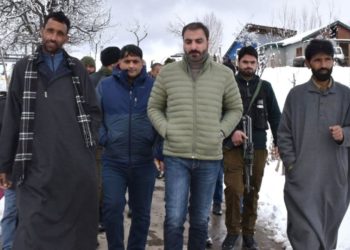ضلع ترقیاتی کمشنر پلوامہ کا دورہ۔برفباری کے بعد ضروری خدمات کو یقینی نے کی ہدایت