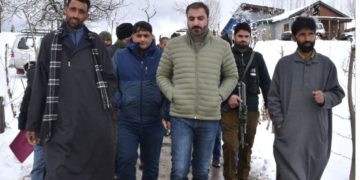 ضلع ترقیاتی کمشنر پلوامہ کا دورہ۔برفباری کے بعد ضروری خدمات کو یقینی نے کی ہدایت