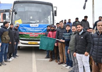 ضلع ترقیاتی کمشنر شوپیاں نے منی سیکرٹریٹ شوپیاں میں جامع زرعی ترقیاتی پروگرام کے تحت