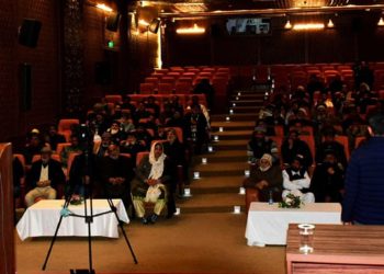 لیفٹنٹ گورنر نے راج بھو ن سرینگر میں او بی سی کے وفد سے ملاقات کی