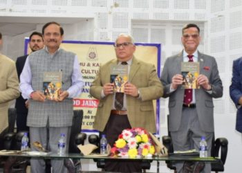 مشیر بھٹناگر نے جموں میں پرمود جین کی کتاب ’ لاک ڈاو¿ن اور دیگر نظمیں ‘ ریلیزکی